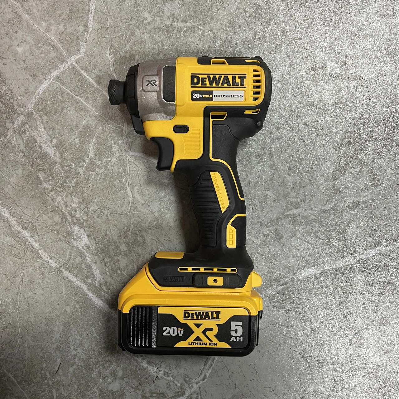 DEWALT 무선 브러시리스 임팩트 드라이버, DCF7871, 20 V MAX, 1/4 인치, 20 볼트, 5.0AH 배터리 포함, 중고